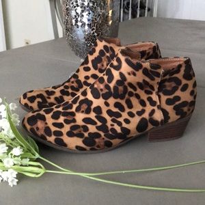 Leopard booties! Size 8 - vegan suede!